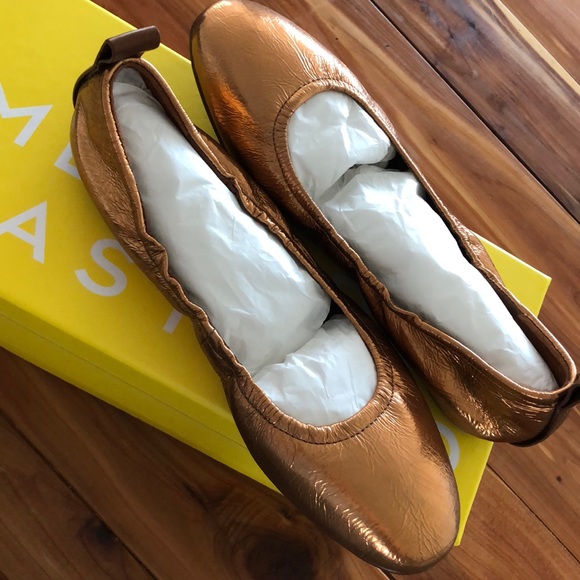 Mercedes Castillo - Picture 2 of 4